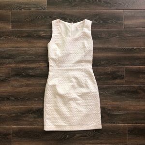 Elegant White Bride’s Dress